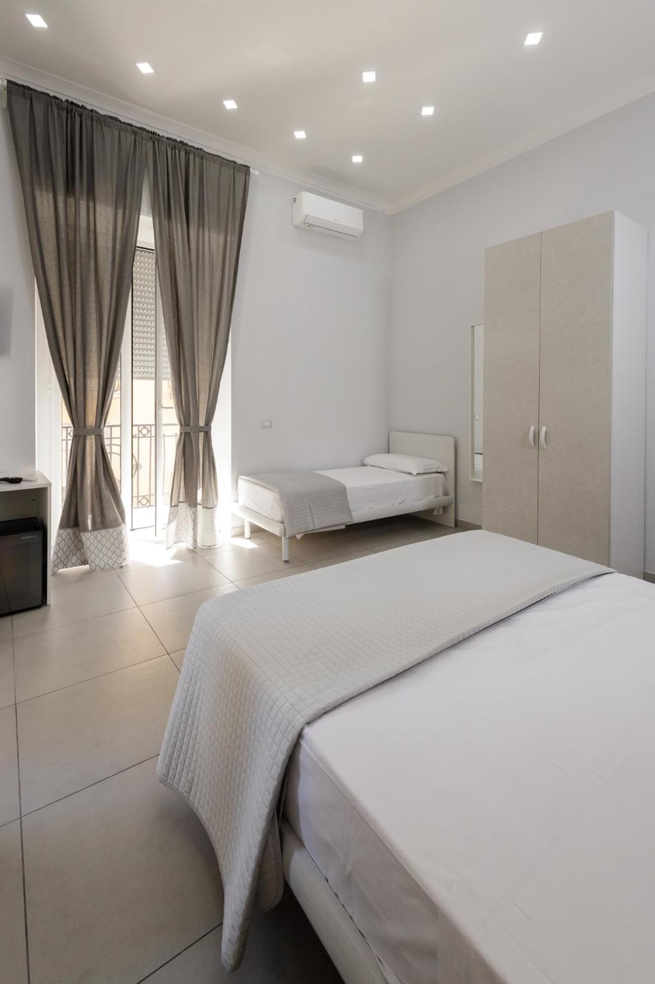 Caroline'S House Hotel Napoli Ngoại thất bức ảnh