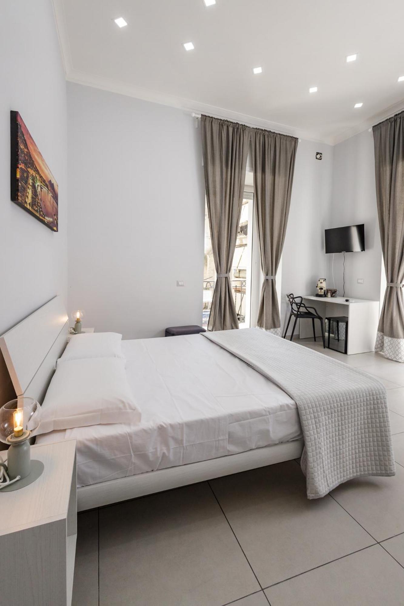 Caroline'S House Hotel Napoli Ngoại thất bức ảnh