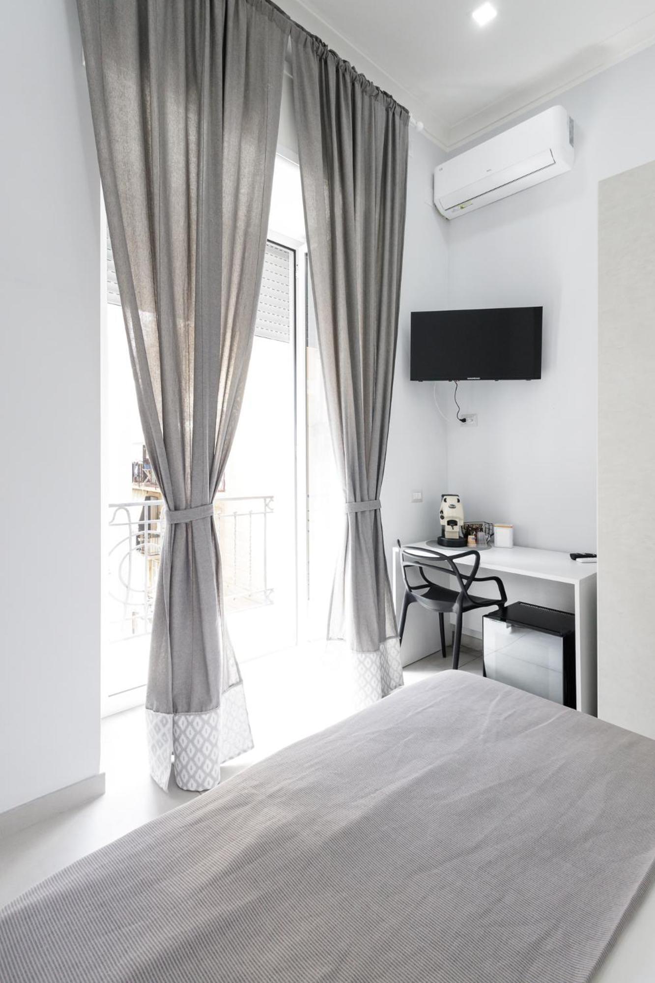 Caroline'S House Hotel Napoli Ngoại thất bức ảnh